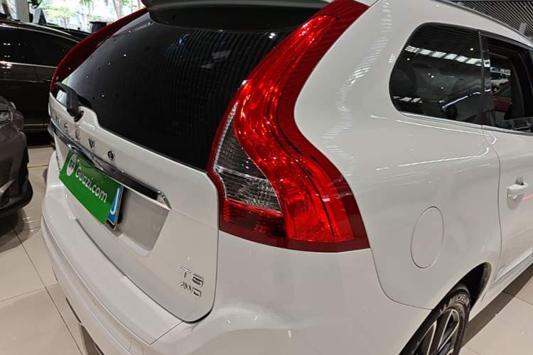 Used Volvo XC60 2017 T5 AWD Smart Upgrade Edition Right Rear Taillight