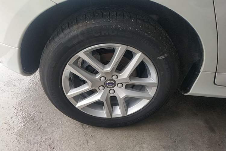 Used Volvo XC60 2017 T5 Smart Upgrade Edition Right Rear Wheel Hub