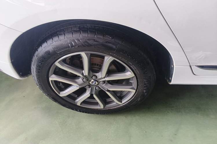Used Volvo XC60 2017 T5 AWD Smart Upgrade Edition Right Rear Wheel Hub