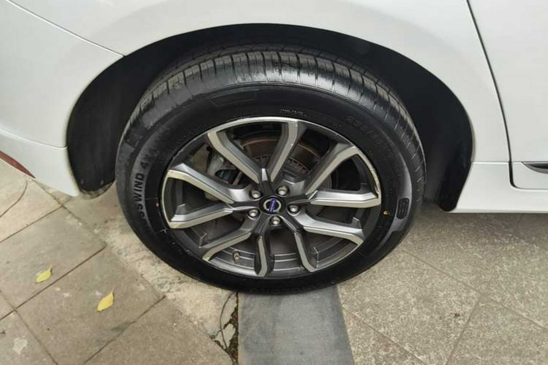 Used Volvo XC60 2017 T5 AWD Smart Upgrade Edition Right Rear Wheel Hub