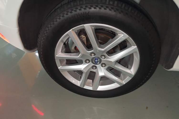 Used Volvo XC60 2017 T5 AWD Smart Upgrade Model Right Rear Wheel Hub