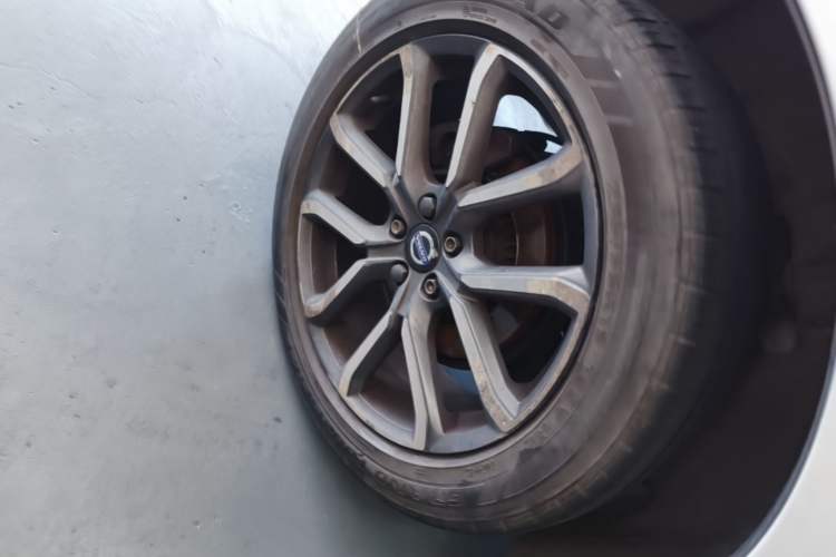 Used Volvo XC60 2017 T5 AWD Smart Upgrade Edition Right Rear Wheel Hub