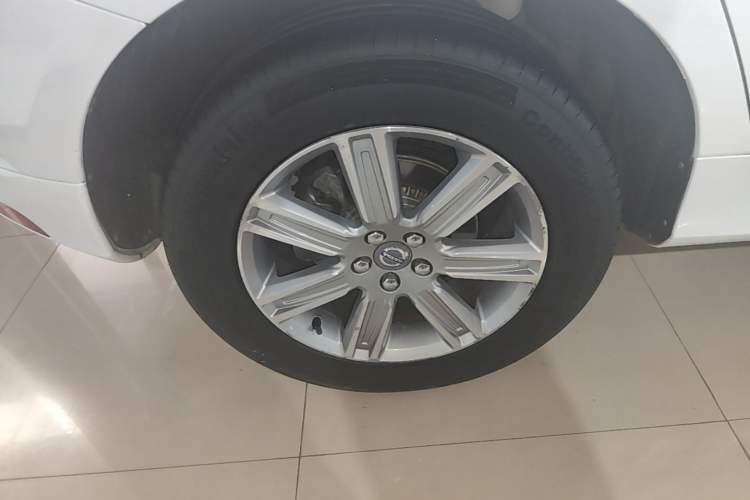 Used Volvo XC60 2017 T5 AWD Smart Upgrade Edition Right Rear Wheel Hub