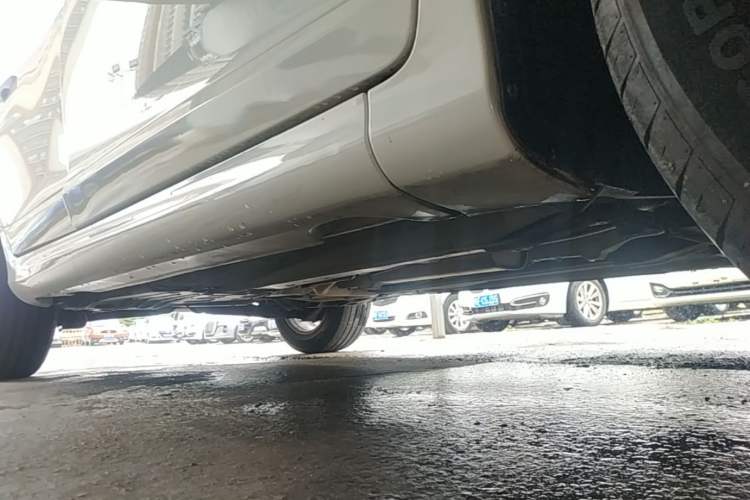 Used Volvo XC60 2017 T5 Smart Upgrade Edition Right Side Sill
