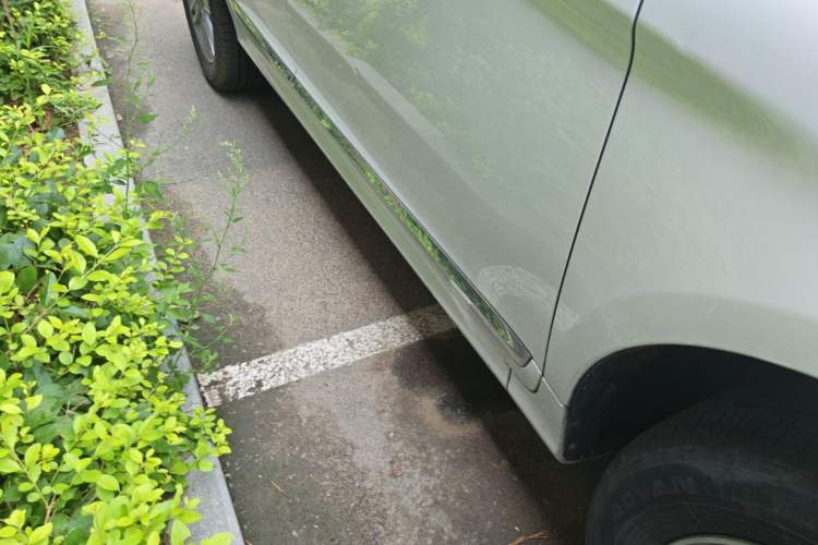 Used Volvo XC60 2017 T5 AWD Smart Range Edition Right Side Sill