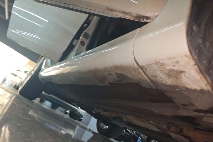 Used Volvo XC60 2017 T5 AWD Smart Upgrade Model Right Side Sill