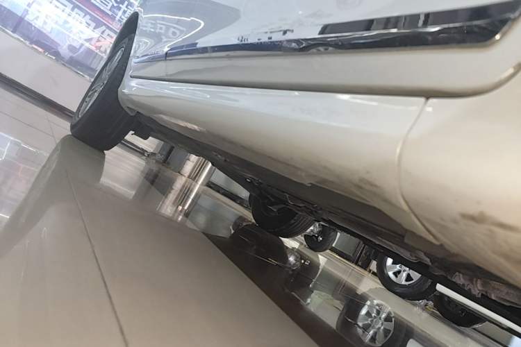 Used Volvo XC60 2017 T5 AWD Smart Upgrade Edition Right Side Sill