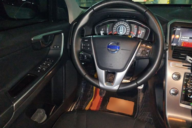 Used Volvo XC60 2017 T5 Smart Upgrade Edition Steering Wheel