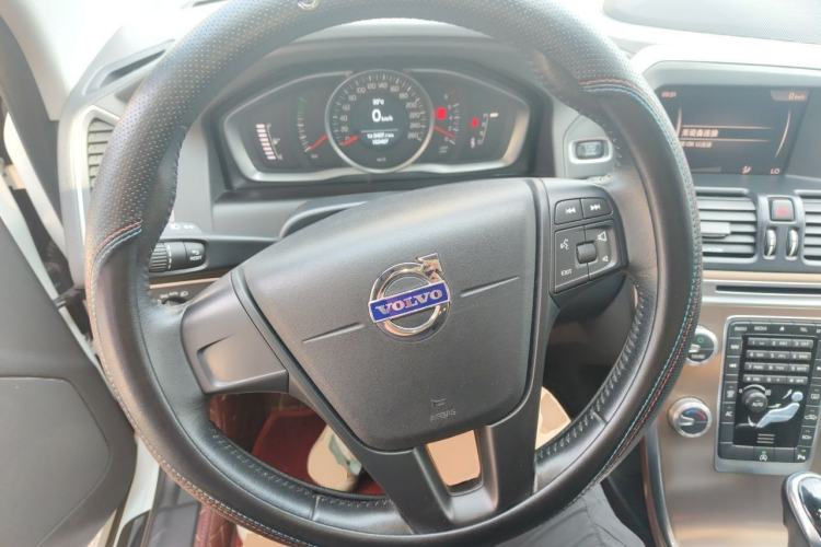 Used Volvo XC60 2017 T5 Smart Upgrade Edition Steering Wheel