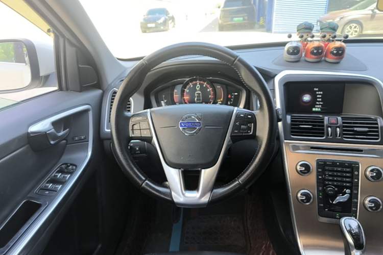 Used Volvo XC60 2017 T5 Smart Upgrade Edition Steering Wheel