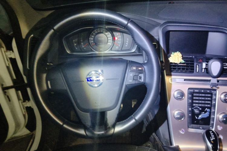 Used Volvo XC60 2017 T5 Smart Upgrade Edition Steering Wheel