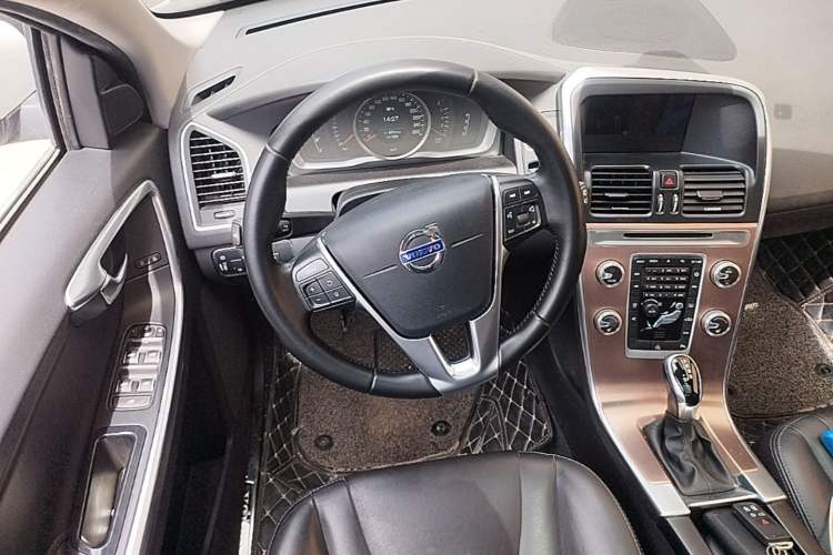 Used Volvo XC60 2017 T5 Smart Upgrade Edition Steering Wheel