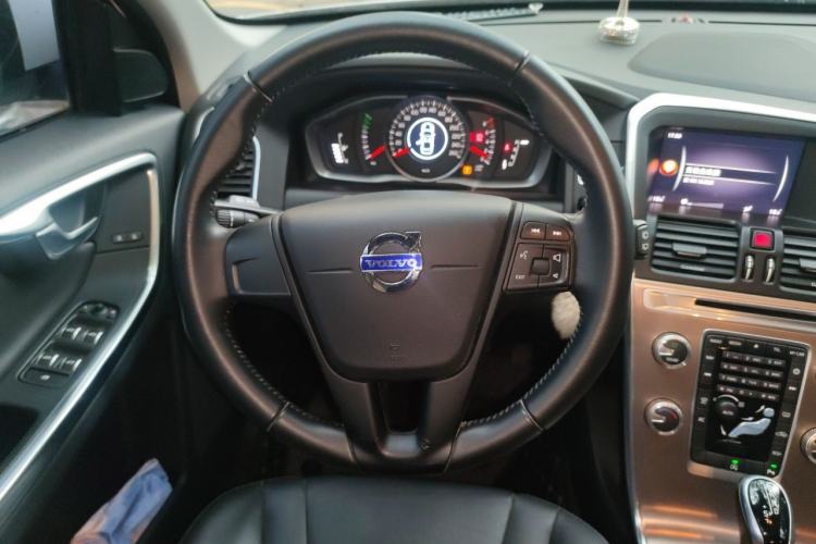 Used Volvo XC60 2017 T5 Smart Upgrade Edition Steering Wheel