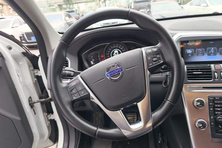 Used Volvo XC60 2017 T5 Smart Upgrade Edition Steering Wheel