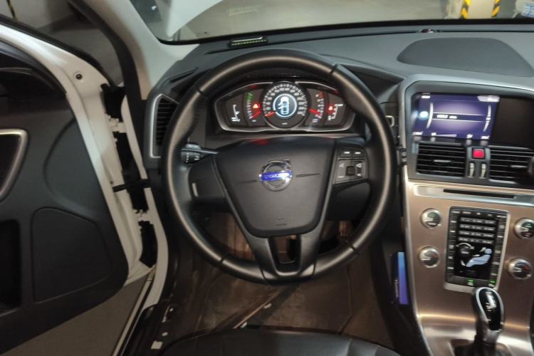 Used Volvo XC60 2017 T5 Smart Upgrade Edition Steering Wheel
