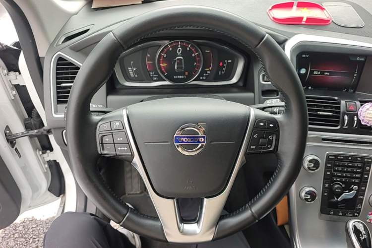 Used Volvo XC60 2017 T5 AWD Smart Range Edition Steering Wheel