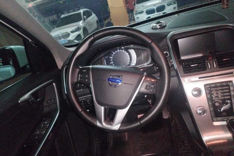 Used Volvo XC60 2017 T5 Smart Upgrade Edition Steering Wheel