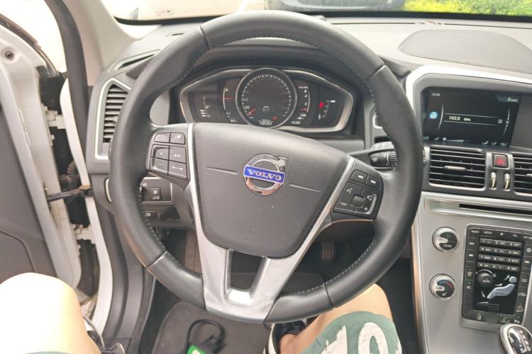 Used Volvo XC60 2017 T5 AWD Smart Range Edition Steering Wheel
