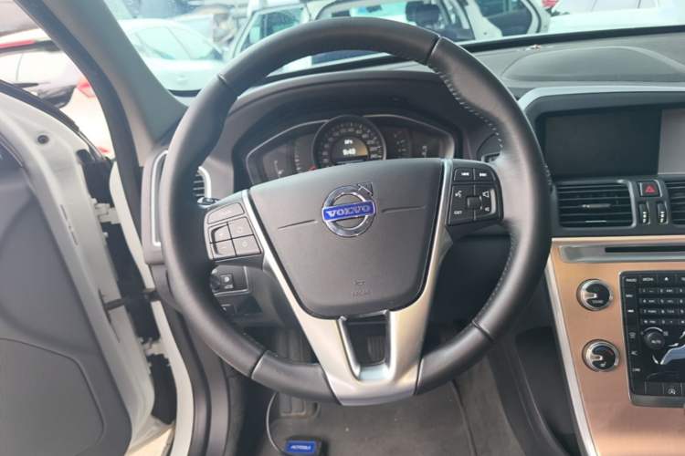Used Volvo XC60 2017 T5 Smart Upgrade Edition Steering Wheel