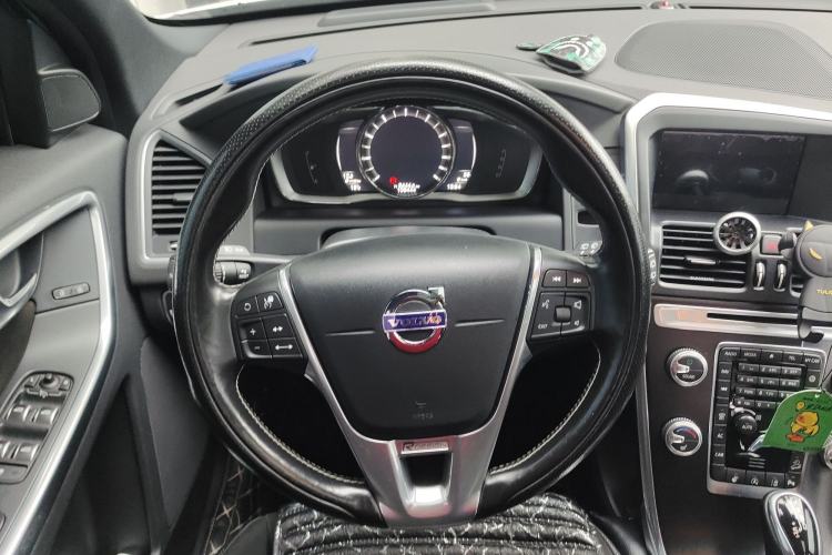 Used Volvo XC60 2017 T5 AWD Personalized Sport Upgrade Edition Steering Wheel