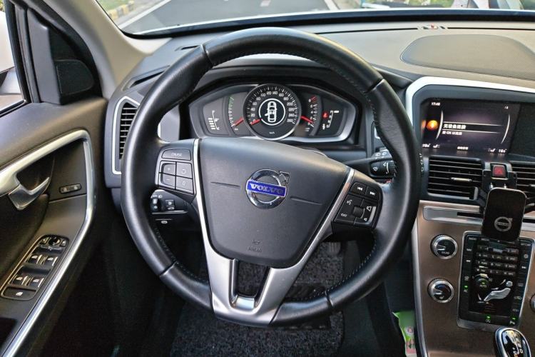 Used Volvo XC60 2017 T5 Smart Upgrade Edition Steering Wheel