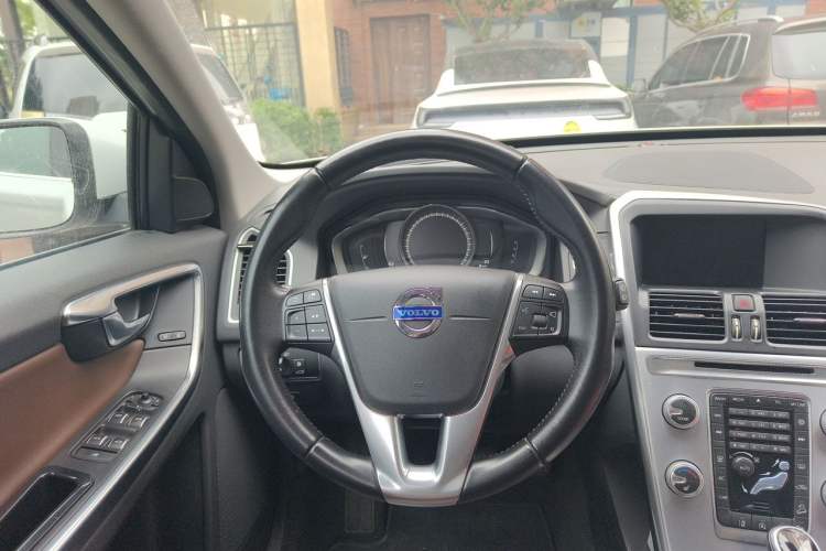 Used Volvo XC60 2017 T5 AWD Smart Range Edition Steering Wheel