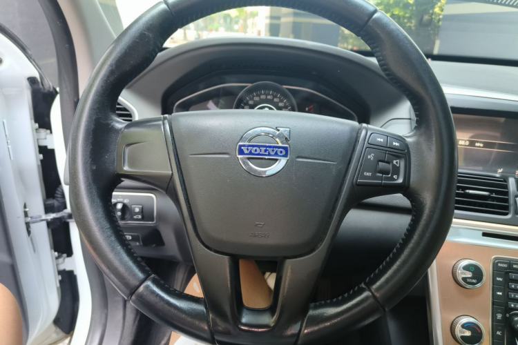 Used Volvo XC60 2017 T5 Smart Upgrade Edition Steering Wheel