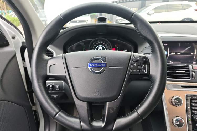 Used Volvo XC60 2017 T5 Smart Upgrade Edition Steering Wheel