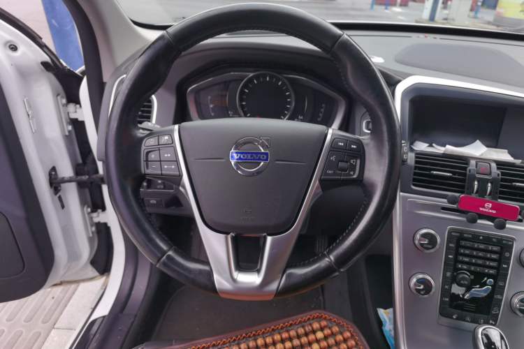 Used Volvo XC60 2017 T5 AWD Smart Upgrade Edition Steering Wheel