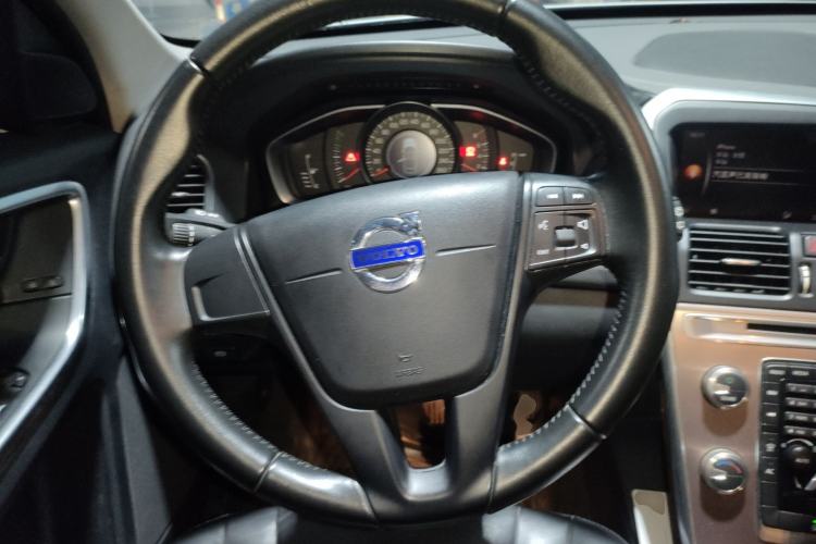 Used Volvo XC60 2017 T5 Smart Upgrade Edition Steering Wheel
