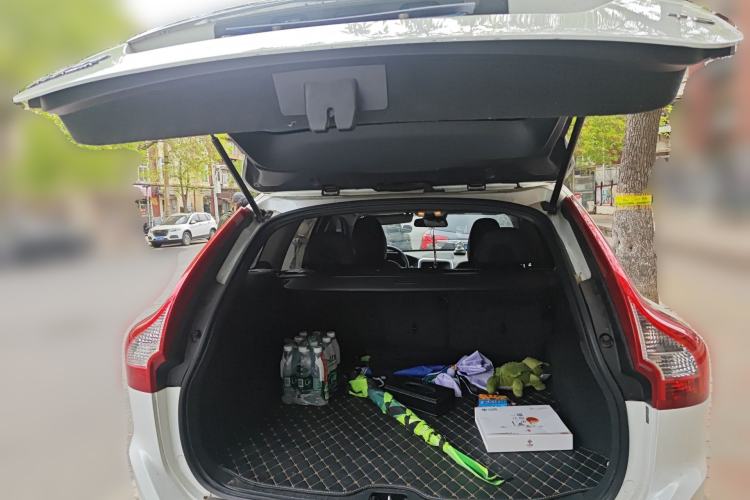 Used Volvo XC60 2017 T5 Smart Upgrade Edition Trunk