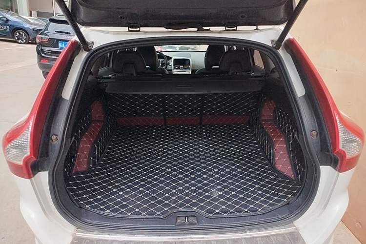 Used Volvo XC60 2017 T5 Smart Upgrade Edition Trunk