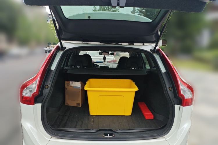Used Volvo XC60 2017 T5 Smart Upgrade Edition Trunk