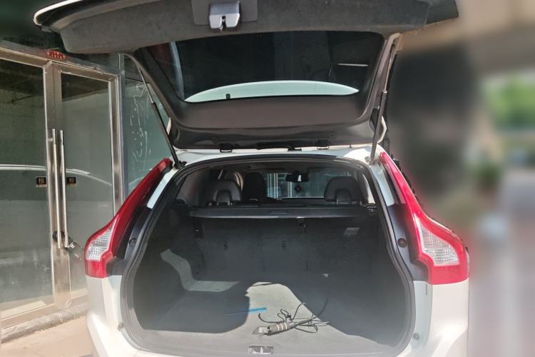 Used Volvo XC60 2017 T5 Smart Upgrade Edition Trunk