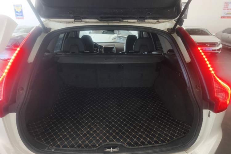 Used Volvo XC60 2017 T5 Smart Upgrade Edition Trunk
