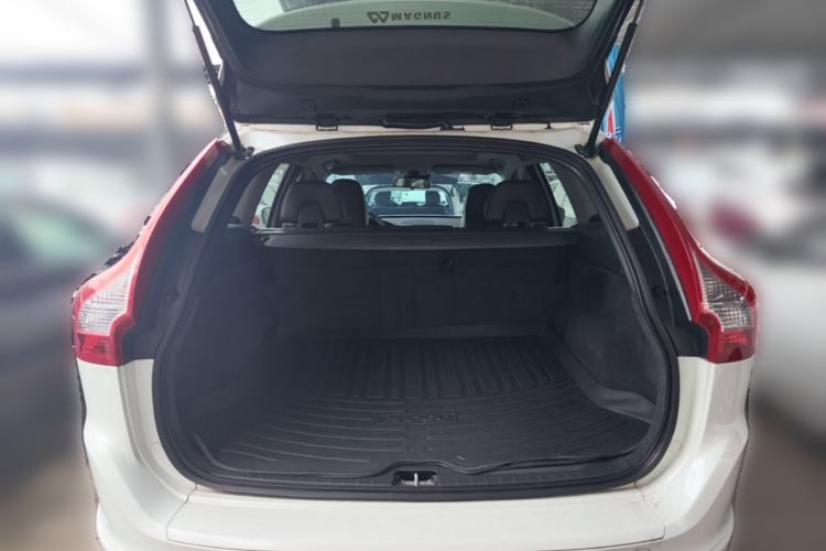 Used Volvo XC60 2017 T5 Smart Upgrade Edition Trunk