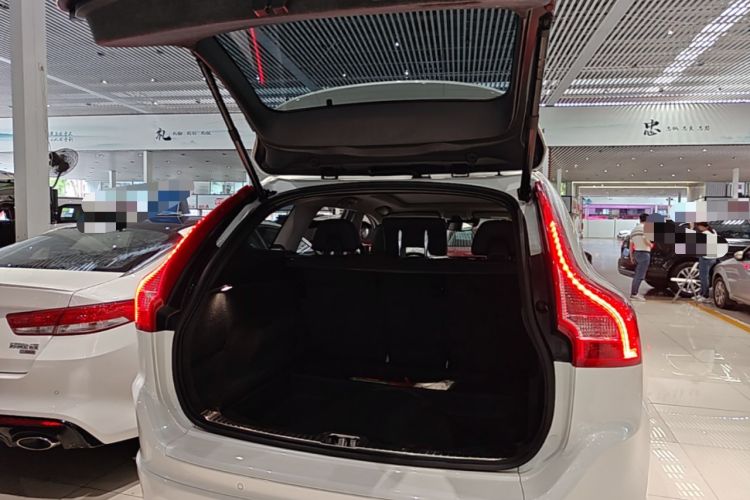 Used Volvo XC60 2017 T5 AWD Smart Upgrade Edition Trunk