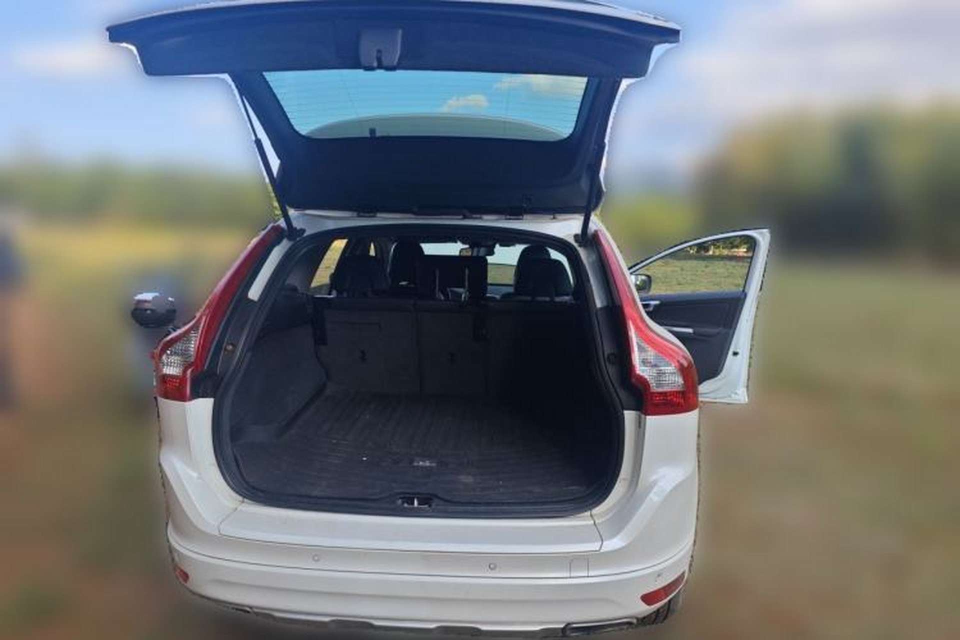 Used Volvo XC60 2017 T5 Smart Upgrade Edition Trunk
