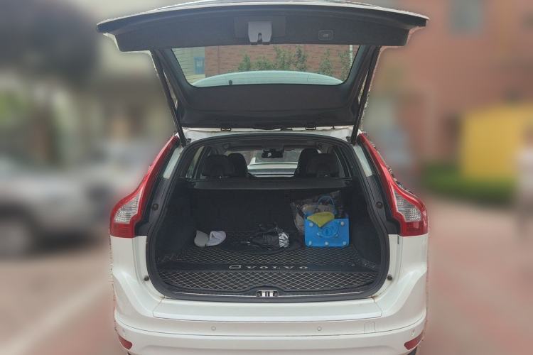 Used Volvo XC60 2017 T5 AWD Smart Range Edition Trunk