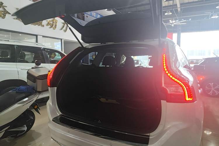 Used Volvo XC60 2017 T5 AWD Smart Upgrade Edition Trunk