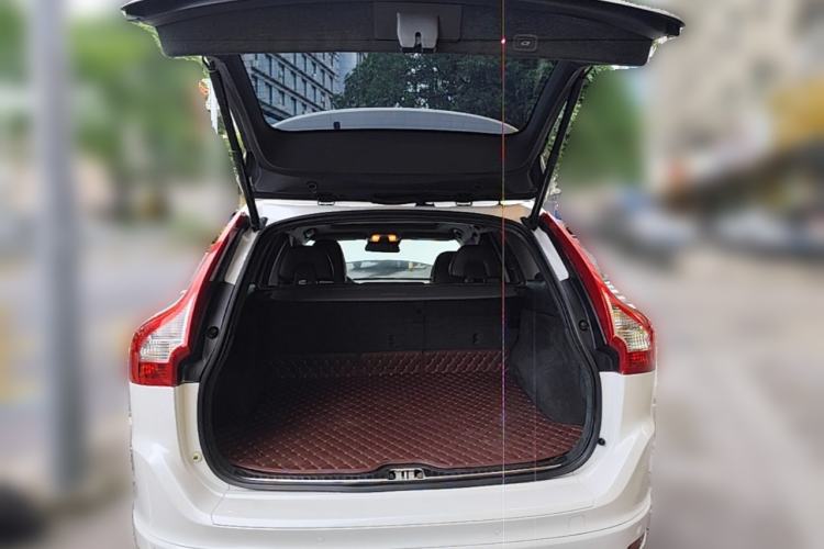 Used Volvo XC60 2017 T5 AWD Smart Range Edition Trunk