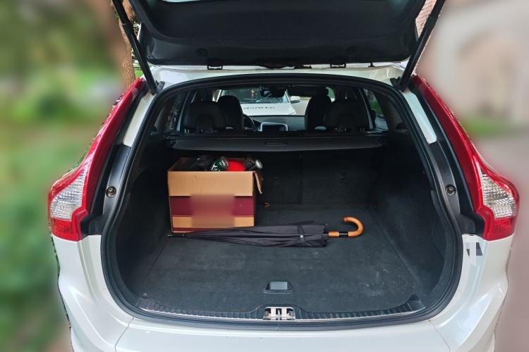 Used Volvo XC60 2017 T5 AWD Smart Upgrade Edition Trunk