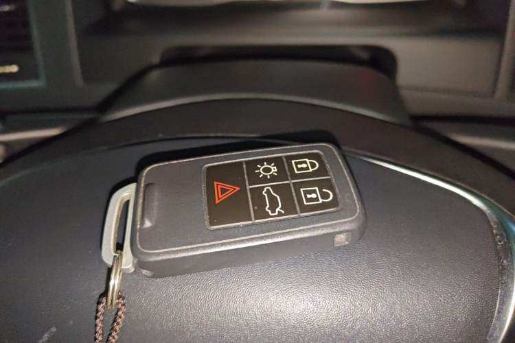 Used Volvo XC60 2017 T5 AWD Smart Upgrade Edition Vehicle Key