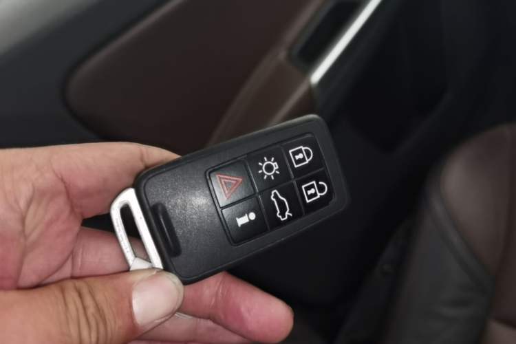 Used Volvo XC60 2017 T5 AWD Smart Upgrade Edition Vehicle Key