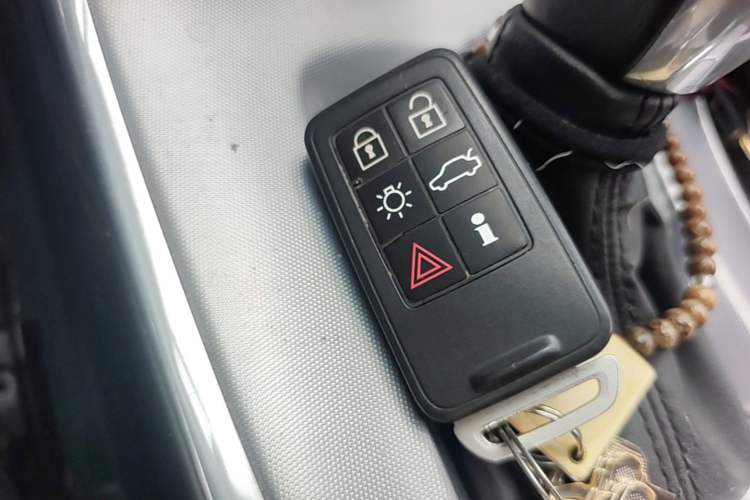 Used Volvo XC60 2017 T5 AWD Smart Range Edition Vehicle Key