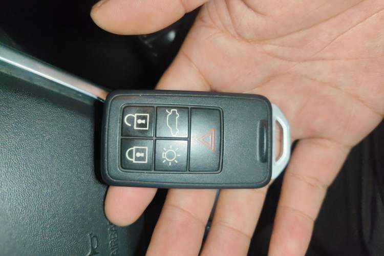 Used Volvo XC60 2017 T5 AWD Smart Upgrade Model Vehicle Key