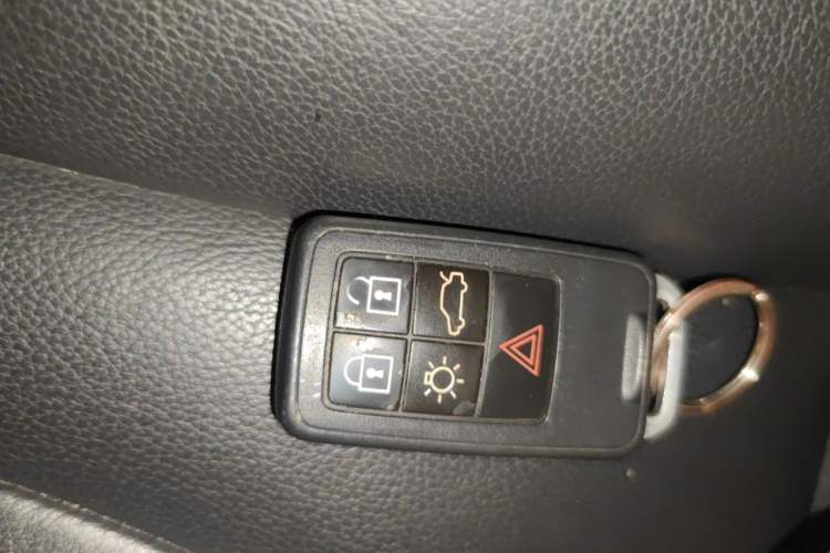Used Volvo XC60 2017 T5 Smart Upgrade Edition Vehicle Key