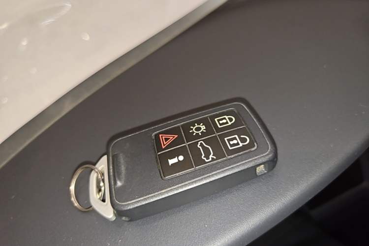 Used Volvo XC60 2017 T5 AWD Smart Upgrade Edition Vehicle Key