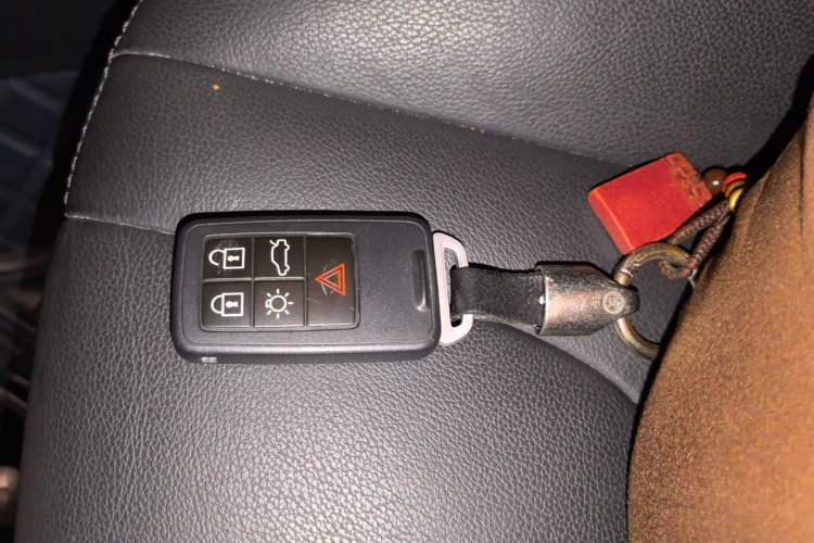 Used Volvo XC60 2017 T5 Smart Upgrade Edition Vehicle Key