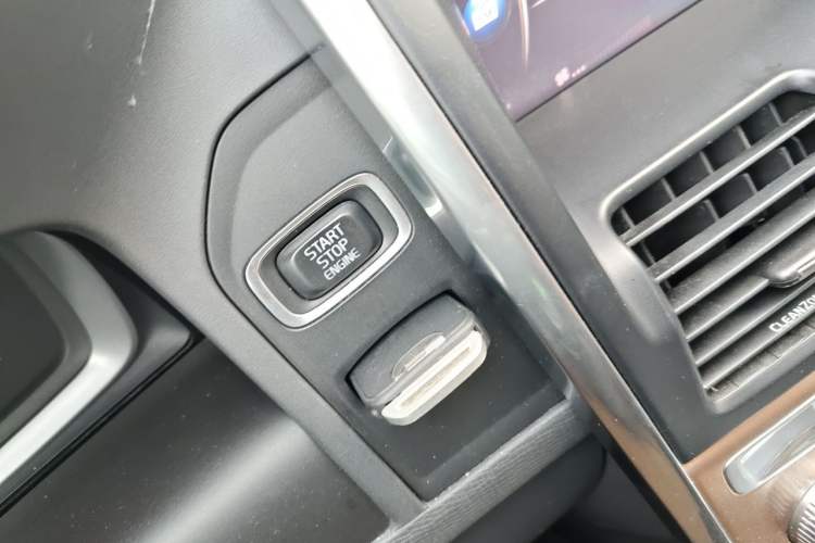 Used Volvo XC60 2017 T5 Smart Upgrade Edition Vehicle Key